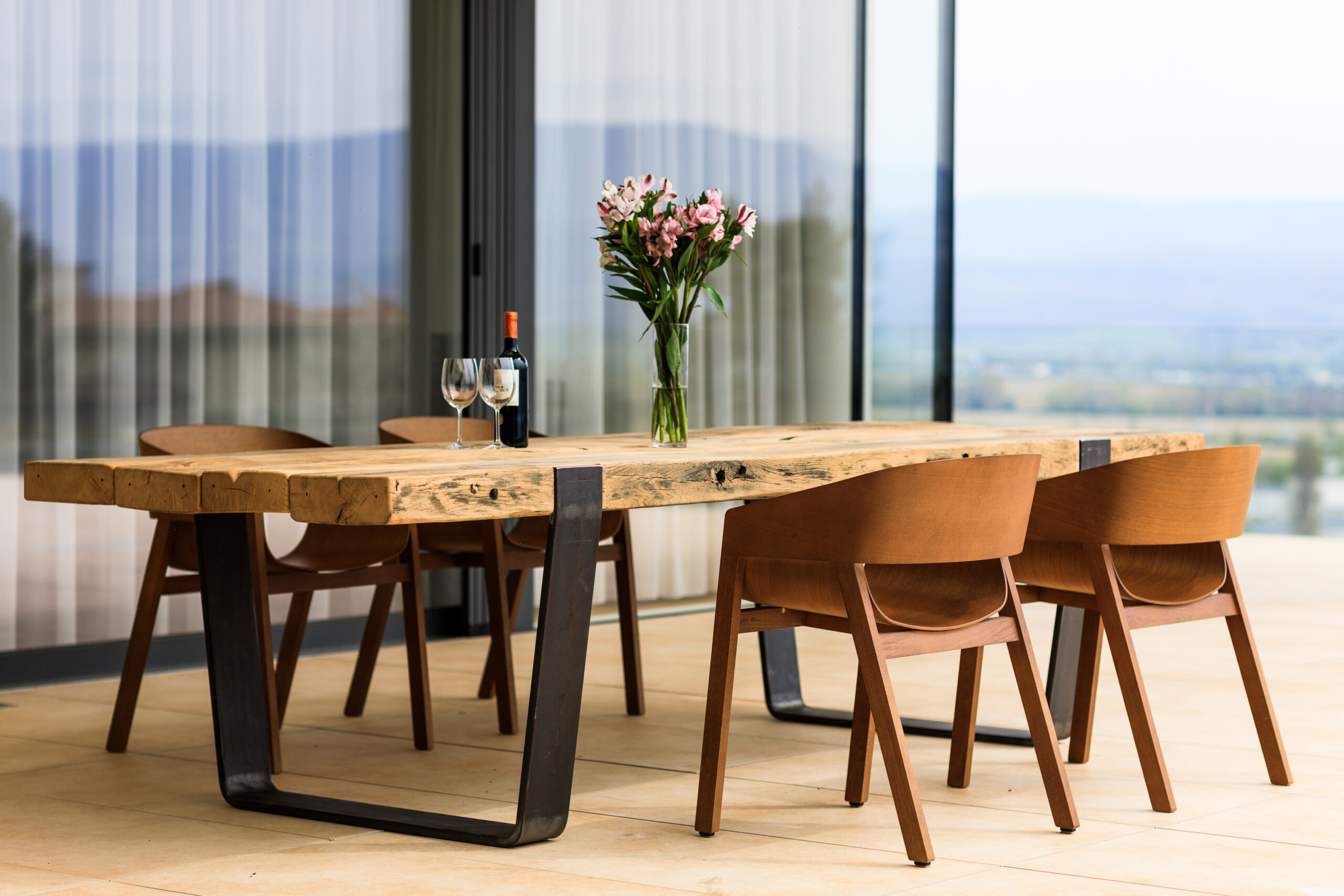 ZAKÁZKOVÉ JÍDELNÍ STOLY A LAVICE