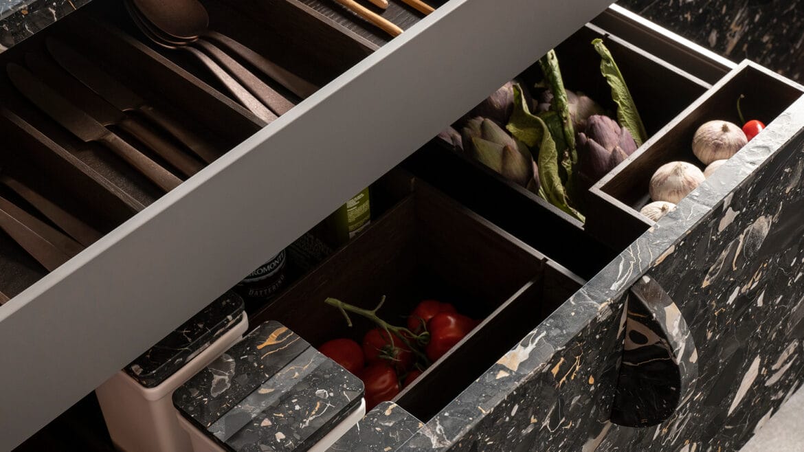 VNITŘNÍ VYBAVENÍ ZÁSUVEK